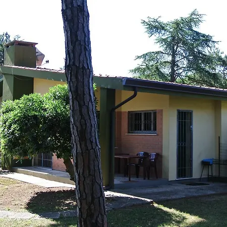 Genny Villa *